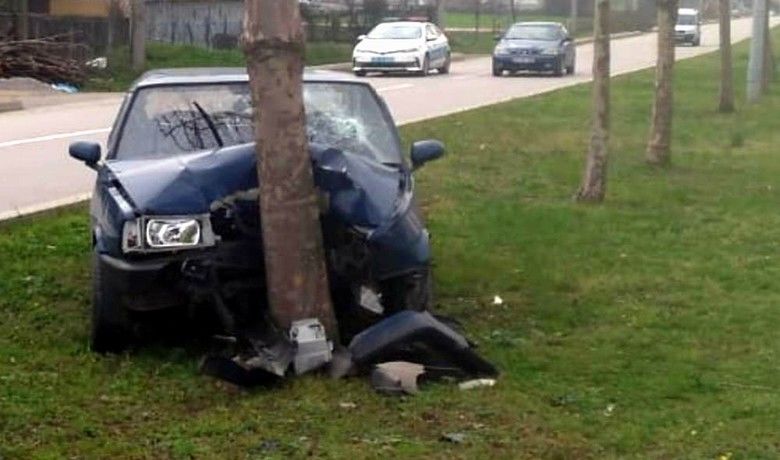 Samsun’da otomobil ağaca çarptı: 1 yaralı
 - Samsun’da yoldan tıkan otomobilin ağaca çarpması sonucu meydana gelen trafik kazasında 1 kişi yaralandı.