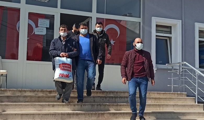 Bafra’da kesinleşmiş hapis cezasıbulunan 4 kişi yakalandı - Samsun’un Bafra ilçesinde haklarında çeşitli suçlardan kesinleşmiş hapis cezası bulunan 4 şahıs, İlçe Emniyet Müdürlüğü Asayiş Büro Amirliği ekiplerince yakalandı.