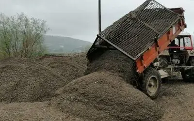 Irmak yatağından kaçak kum alan şahsa suçüstü
