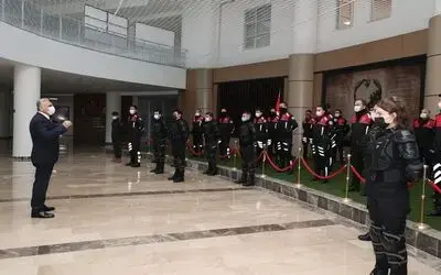 Polisler 26 günlük zorlu eğitimi başarıyla tamamladı
