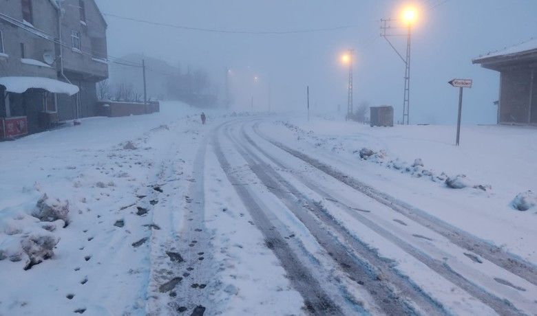 Samsun’a Nisan’da kar sürprizi
 - Samsun’un Alaçam ilçesinin yüksek kesimlerinde yoğun kar yağışı etkili oldu.
