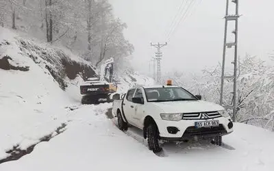 Baharın ortasında 40 santim kar yağdı, 61 mahalle yolu ulaşıma kapandı