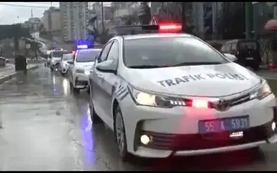 Polis kortejinde ’maske, mesafe ve hijyen’ uyarısı
