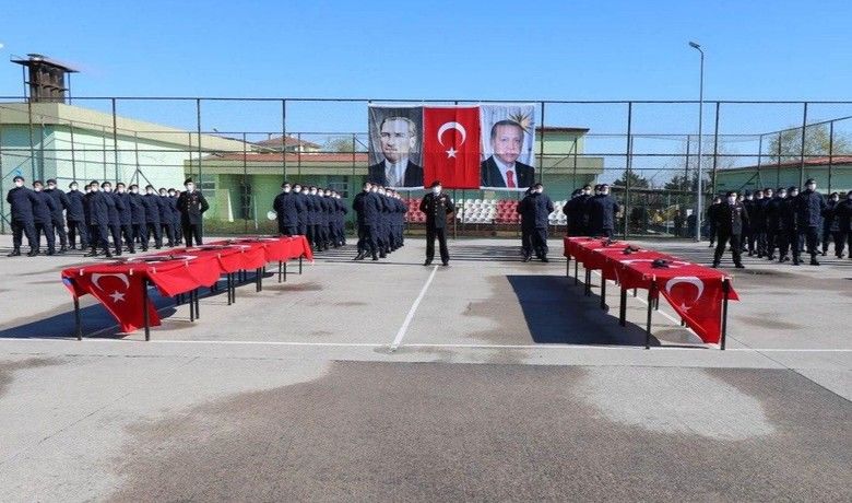 Acemi erler yemin etti
 - Samsun Bafra Cezaevi Bölük Komutanlığı’nda acemi erler yemin etti.