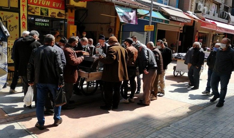 "Samsun Covid-19 birinciliğindendüşmez" dedirten görüntü