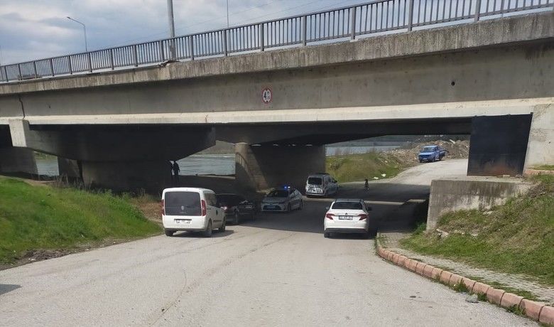 Köprü altında yaralı bulundu
 - Samsun-Ordu karayolu üzerinde bulunan köprü altında göğsünden yaralanmış halde bir şahıs bulundu.