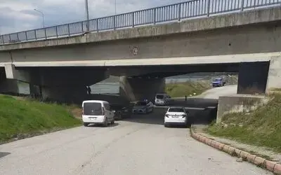 Köprü altında yaralı bulundu
