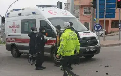 Ambulans ile motosiklet çarpıştı: 1 yaralı
