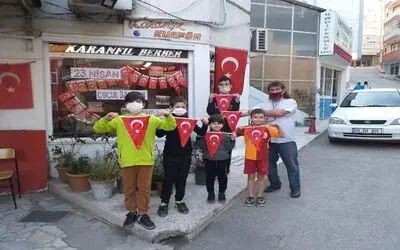 Samsunlu berberden çocuklara 23 Nisan sürprizi
