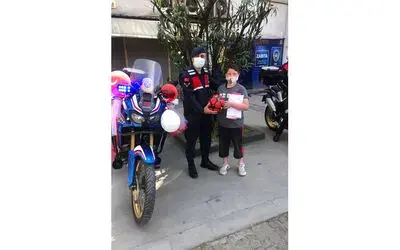 Jandarma yüzleri güldürdü
