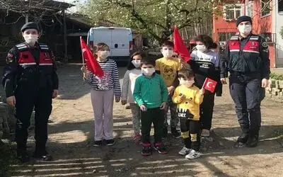 Kırsal mahallelerdeki çocuklara 23 Nisan sürprizi
