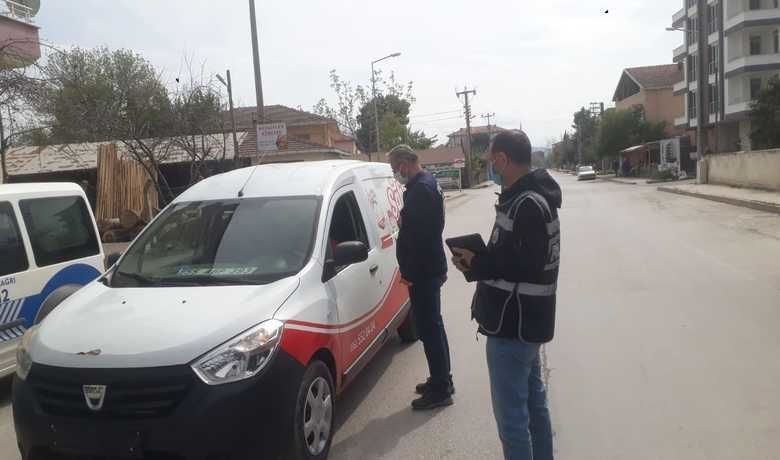 Bafra’da Sokağa Çıkma Yasağında Polis Denetimi - Samsun'un Bafra ilçesinde sokağa çıkma yasağının ardından polisler sokaklarda ve araçlar üzerinde uygulama yaparak izin belgelerini sordu.