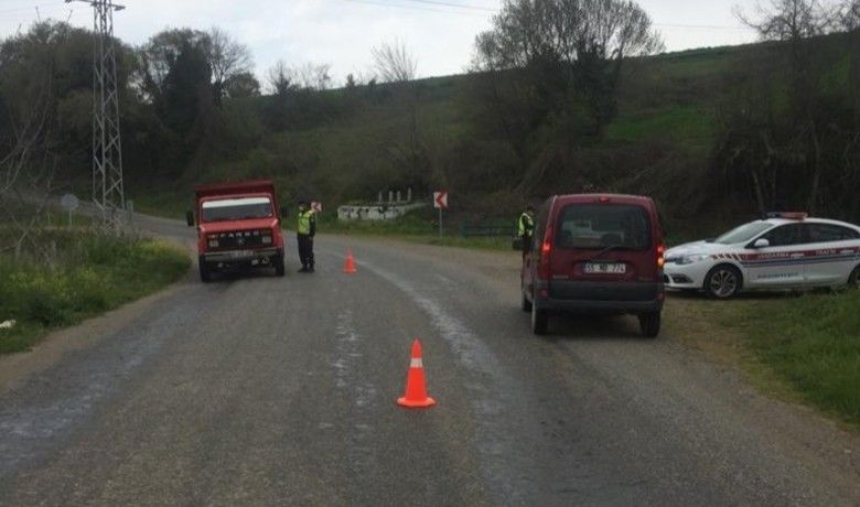 Karantinayı ihlal eden şahıs yurda gönderildi
 - Samsun’un Bafra ilçesinde jandarma ve polis ekiplerinin müşterek yaptıkları yol uygulamasında karantina ihlal ettiği tespit edilen bir şahıs yurda gönderildi.