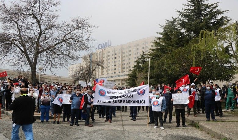 Sağlık çalışanları talepleriiçin rektörlüğe yürüdü - Türkiye Sağlık İşçileri Sendikası(Sağlık-İş) Samsun Şubesi üyeleri taleplerinin karşılanması için rektörlüğe yürüyüş düzenledi.