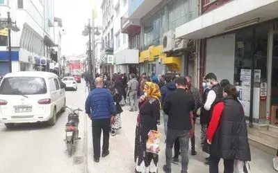 Tekel Caddesinde Sosyal Mesafe Hiçe Sayıldı