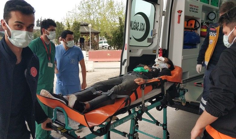 Samsun’da parkta saldırıya uğrayan17 yaşındaki genç hastanelik oldu - Samsun’da parkta bir kişinin saldırısına uğrayan 17 yaşındaki genç kanlar içinde kalarak hastanelik oldu.