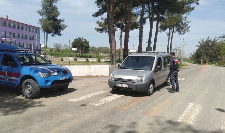 Alaçam Jandarmasından tam kapanmada sıkı denetim - Samsun’un Alaçam ilçesinde, 17 günlük tam kapanmanın başlamasının ardından İlçe Jandarma Komutanlığına bağlı ekipler denetimlerini sıklaştırdı.