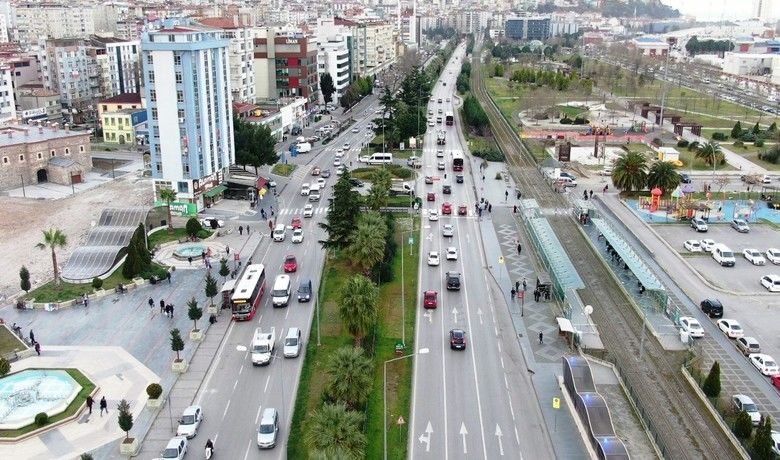 Samsun’da ‘Akıllı Şehir TrafikGüvenliği Projesi’ ihale edildi - Samsun Büyükşehir Belediyesi ve ASELSAN iş birliğiyle şehrin ana arter ve bulvarlarında uygulanacak olan ’Akıllı Şehir Trafik Güvenliği Projesi’nin ihalesi yapıldı. ASELSAN işbirliğiyle şehre kazandırılacak proje, 2023’e kadar tamamlanacak. Kapsam ve içerik yönünden Türkiye’de bir ilke imza atılacağını söyleyen Samsun Büyükşehir Belediye Başkanı Mustafa Demir, projenin hayata geçmesiyle öneminin daha net anlaşılacağını, anlık radarların kalkacağını, hızın artacağını ifade etti.
