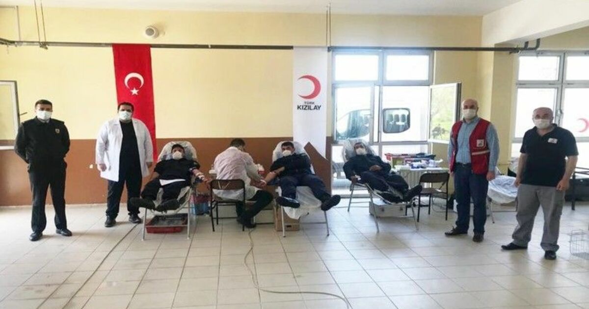 Acemi askerlerden Kızılay’a destek
