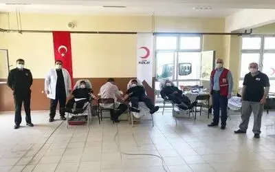 Acemi askerlerden Kızılay’a destek
