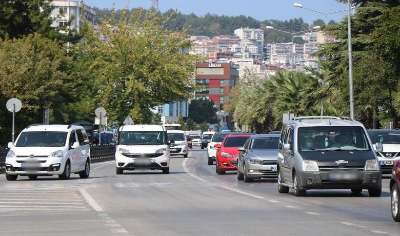 60 ceza puanını dolduranstajyer sürücüler tekrar kursa gidiyor - Karadeniz Sürücü Kursları Dernek Başkanı Hasan Guda, stajyer sürücülerin 60 ceza puanında, normal ehliyeti bulunan sürücülerin ise 100 ceza puanında psikoteknik ve sürücü kursu eğitimi almaları gerektiğini söyledi.