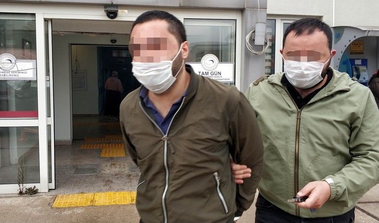 Samsun’da site görevlisinibıçaklayan site sakini tutuklandı - Samsun’da bir sitenin bahçesinde site görevlisini bıçakla yaralayan site sakini çıkarıldığı mahkemece tutuklandı.