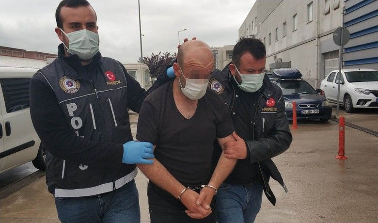 Araç içinde zulalanmış uyuşturucuyla yakalandı
 - Samsun’da bir kişi araç içinde zulalanmış uyuşturucu ve silahla yakalandı.