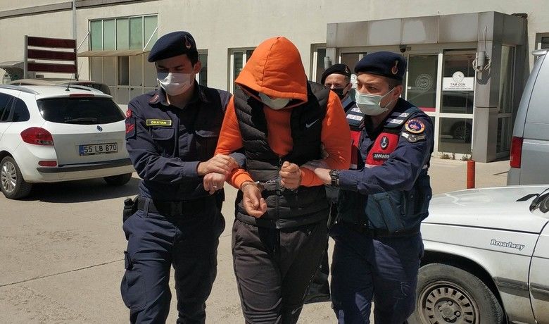 Güvercin kulübesine uyuşturucuoperasyonu: 3 gözaltı - Samsun’da jandarma ekipleri tarafından güvencin kulübesinde uyuşturucu ticareti yapıldığı bilgisi üzerine düzenlenen operasyonda 3 kişi gözaltına alındı.