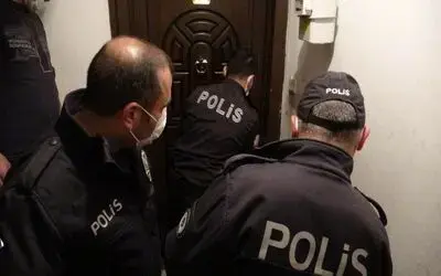 Kapısı kilitli evde ocakta unutulan yemek polisi alarma geçirdi
