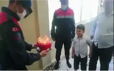 Jandarmadan şehit çocuğuna sürpriz doğum günü: İyi ki doğdun Yusuf
