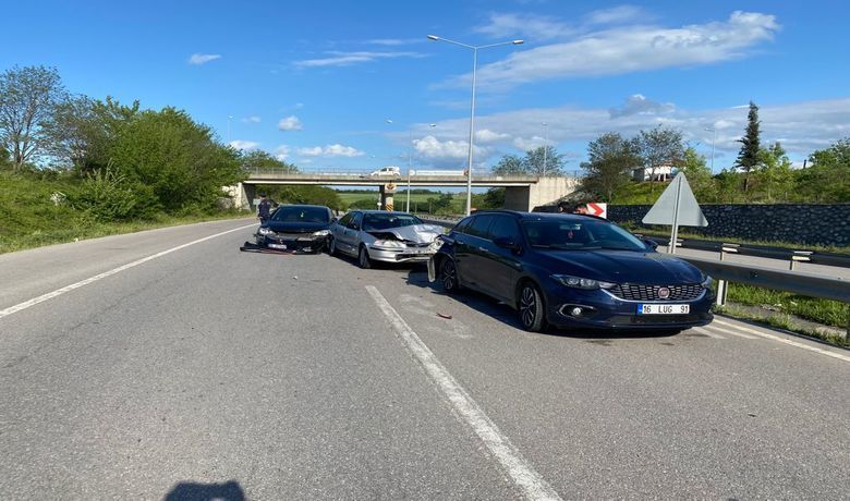 Sokağa Çıkma Yasağında Zincirleme Trafik Kazası - Kazandere girişinde sokağa çıkma yasağında 4 aracın karıştığı zincirleme trafik kazasında maddi hasar meydana geldi.