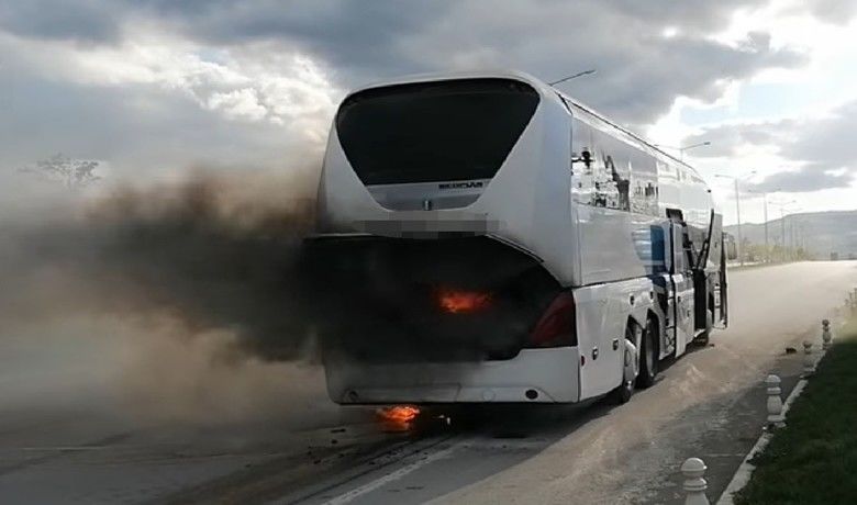 Seyir halindeki yolcu otobüsünde yangın çıktı
 - Samsun’da seyir halindeki yolcu otobüsünde çıkan yangın erken müdahale ile söndürüldü.