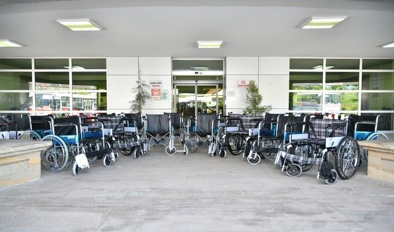Büyükşehir’den 20 engelliye tekerleklisandalye, 261 yetim çocuğu bayramlık - Samsun Büyükşehir Belediyesi 20 engelli vatandaşa tekerlekli sandalye, 261 yetim çocuğa da bayramlık desteğinde bulundu.