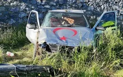 Otomobil 6 metre yükseklikten araziye uçtu: 1 yaralı
