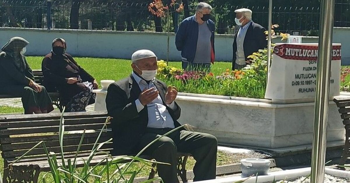 Şehitlerine koştular
