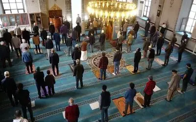 Samsun’da bayram namazı korona virüs tedbirleriyle kılındı
