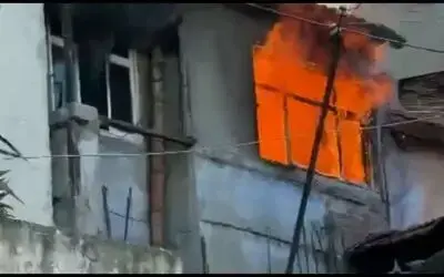 Samsun’da 3 katlı metruk bina alevlere teslim oldu
