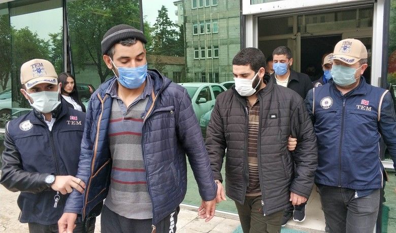 Samsun’da DEAŞ’tan gözaltına alınan4 kişi adliyeye sevk edildi - Samsun’da DEAŞ terör örgütüne yönelik düzenlenen operasyonda yabancı uyruklu 3  şahıs Samsun Adliyesine sevk edilerek gözaltı süreleri 4 gün uzatılıp yeniden emniyete götürüldü.