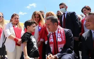 Mustafa Sarıgül gençlere seslendi: "Ülkemizin önünü ve sizin önünüzü Türkiye Değişim Partisi açacak"
