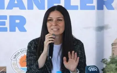 Çiğdem Karaaslan: "Birileri gençlere apolitik diyebilir"
