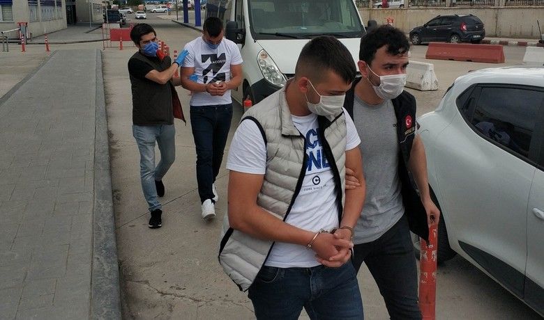 Samsun’da uyuşturucu operasyonu: 4 gözaltı
 - Samsun’da narkotik polisinin takibi sonucu irtibatlı oldukları kişilere uyuşturucu satışı yaptıkları tespit edilen 4 kişi gözaltına alındı.