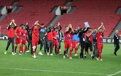 Bir taraf sevindi bir taraf yıkıldı
