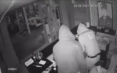 Silahlı kavga gecesi, olay yerinin karşısındaki iş yerini soydular
