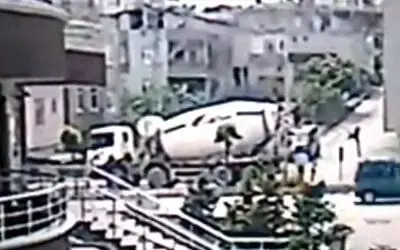 Beton mikseri sürücüsünün öldüğü kaza kamerada

