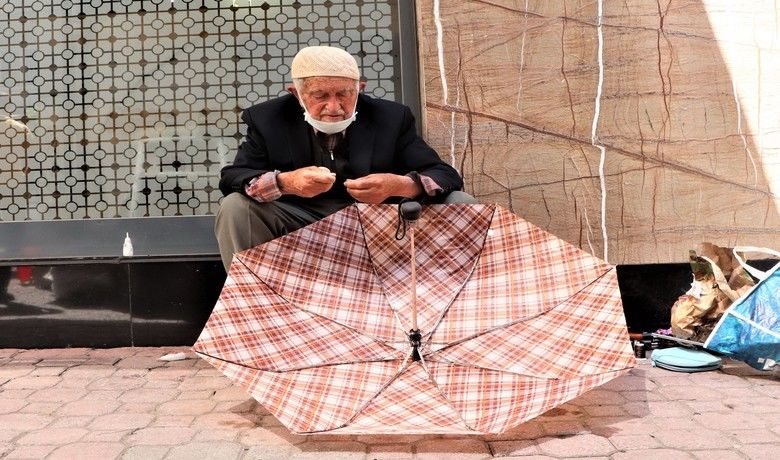 92’lik şemsiye tamircisi
 - Samsun’un tek şemsiye tamircisi olan 92 yaşındaki Dursun Yıldız ilerleyen yaşına rağmen şahin gibi gözleriyle gözlük kullanmadan şemsiyelere ikinci baharını yaşatıyor.