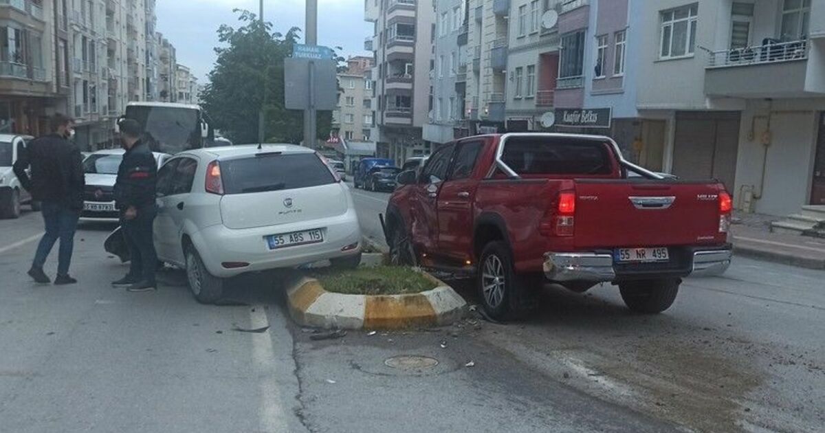 Otomobil ile pikap çarpıştı: 1 yaralı
