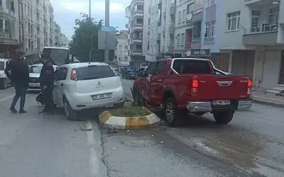 Otomobil ile pikap çarpıştı: 1 yaralı
