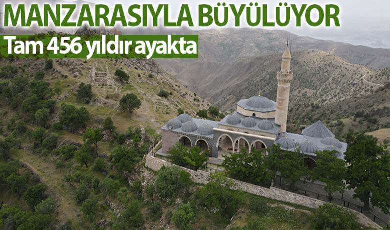Tam 456 yıllık, muhteşemmanzarası ile dikkat çekiyor - Tunceli'de bulunan 456 yıllık tarihi Salih Bey Camii ve Sağman Kalesi, konumuyla birlikte manzarasıyla da dikkat çekiyor.