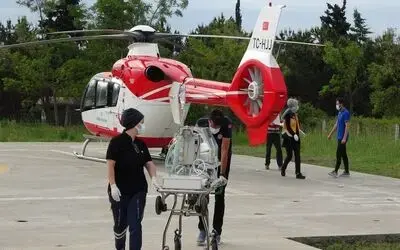 Ambulans helikopter 4 günlük bebek için havalandı
