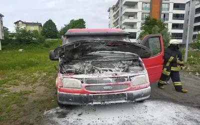 Seyir halindeki minibüste yangın çıktı

